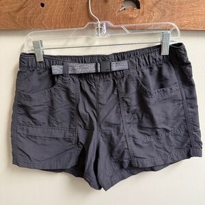 Medium North Face hiking shorts with belt
